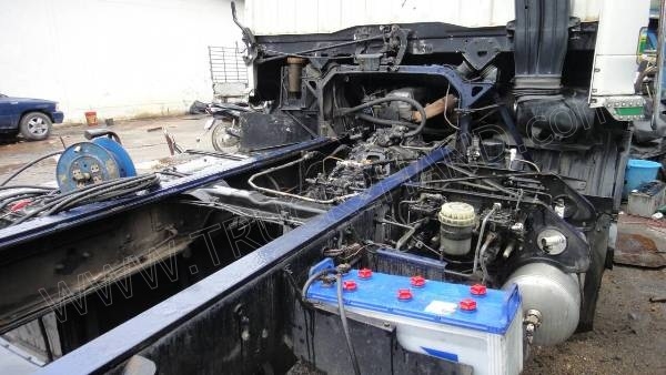 รถบรรทุก 6 ล้อ หัว+แซซซี ยี่ห้อ MITSUBISHI รุ่น FN215K รถบรรทุก 6 ล้อ หัว+แซซซี ยี่ห้อ MITSUBISHI รุ่น FN215K