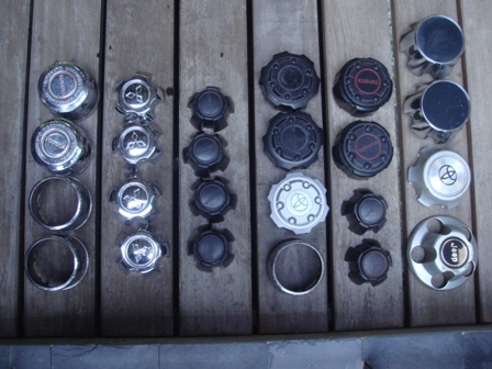 ขายฝาครอบล้อหลากหลายรุ่นเก่าญี่ปุ่นครับชอบชุดไหนโทรคุยกันครับ