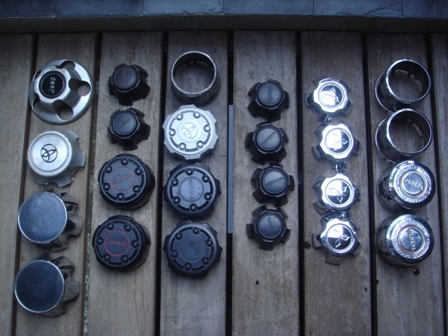 ขายฝาครอบล้อหลากหลายรุ่นเก่าญี่ปุ่นครับชอบชุดไหนโทรคุยกันครับ