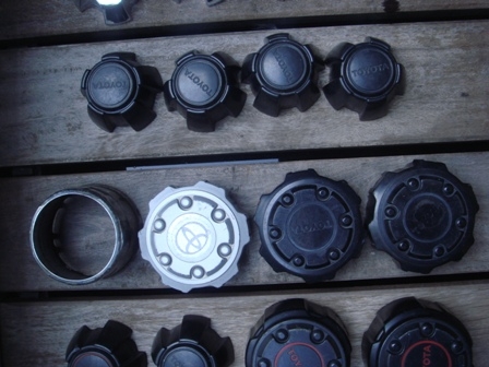 ขายฝาครอบล้อหลากหลายรุ่นเก่าญี่ปุ่นครับชอบชุดไหนโทรคุยกันครับ