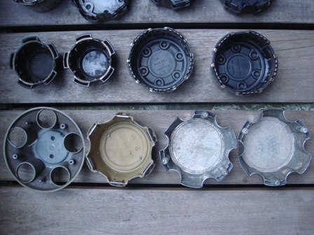 ขายฝาครอบล้อหลากหลายรุ่นเก่าญี่ปุ่นครับชอบชุดไหนโทรคุยกันครับ