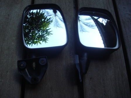 ขายกระจกมองข้างทรงตั้งข้างเดียวกัน 1คู่ 400บาทเก่าญี่ปุ่นไม่ทราบรุ่นครับ