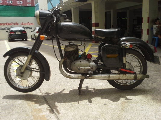 Jawa CZ125 cc. มีเล่มส้ม ขาดเมื่อ พ.ศ2547 ราคา 30,000บาทไทย