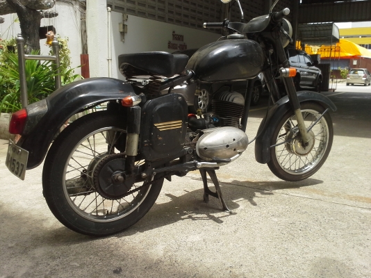 Jawa CZ125 cc. มีเล่มส้ม ขาดเมื่อ พ.ศ2547 ราคา 30,000บาทไทย