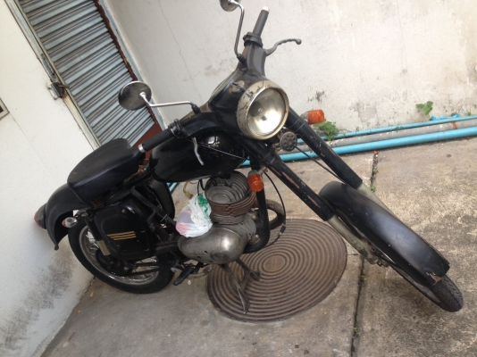 Jawa CZ125 cc. มีเล่มส้ม ขาดเมื่อ พ.ศ2547 ราคา 30,000บาทไทย