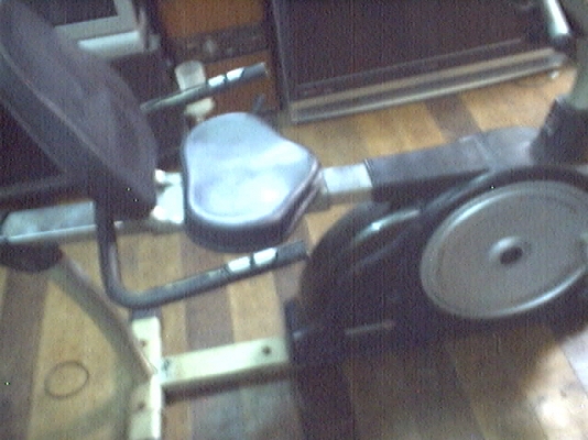 ขายเครื่องออกกำลังกายนั่งปั่นกับลู่วิ่งไฟฟ้าตามสภาพ