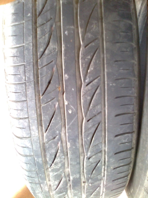 ขายถูกๆยางรถเก๋ง 205/60/R15 บริสโตน 2เส้น ดอกยางยังเต็ม ขายถูกๆยางรถเก๋ง 205/60/R15 บริสโตน 2เส้น ดอกยางยังเต็ม