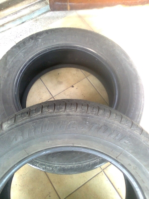 ขายถูกๆยางรถเก๋ง 205/60/R15 บริสโตน 2เส้น ดอกยางยังเต็ม ขายถูกๆยางรถเก๋ง 205/60/R15 บริสโตน 2เส้น ดอกยางยังเต็ม