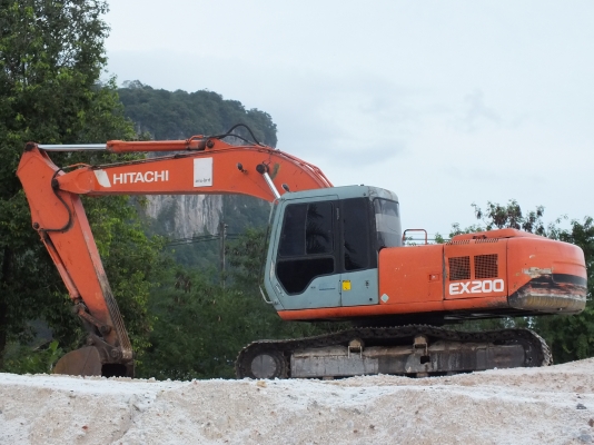 HITACHI 200-3   ติดต่อปารวี  โทร 0839686255