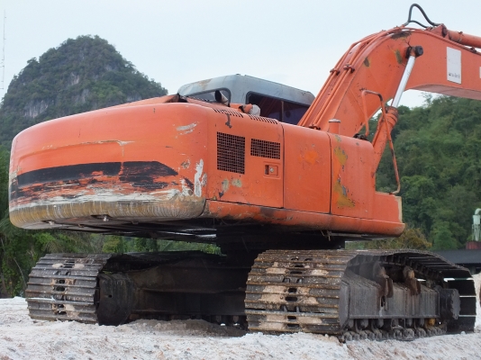 HITACHI 200-3   ติดต่อปารวี  โทร 0839686255