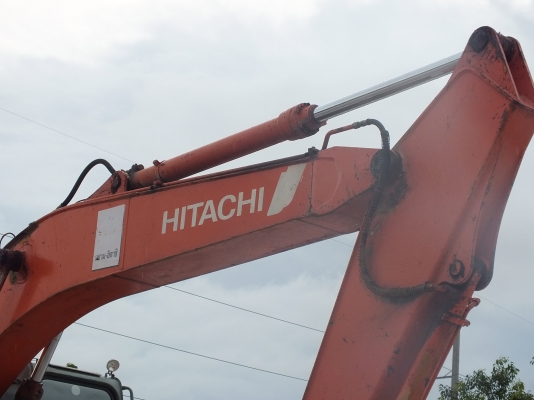 HITACHI 200-3   ติดต่อปารวี  โทร 0839686255