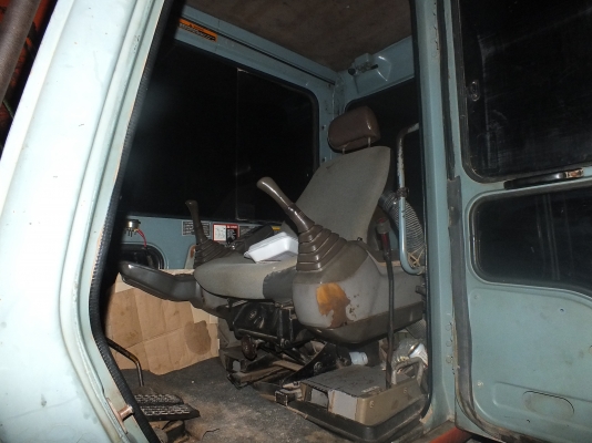 HITACHI 200-3   ติดต่อปารวี  โทร 0839686255