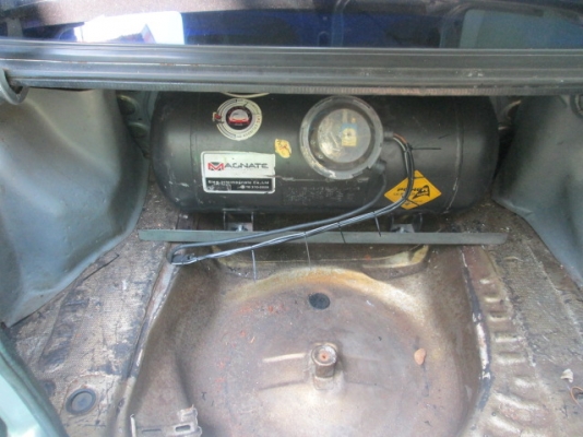 ชาย toyota XL EE80 เดิมๆ ติดแก็ส