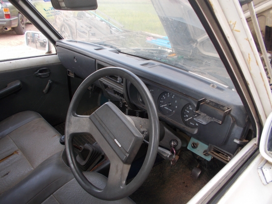 ขายมาสด้าน้อย 41500 ปี 95 เครื่องดี แอร์เย็น ขับได้ปกติ ด่วน