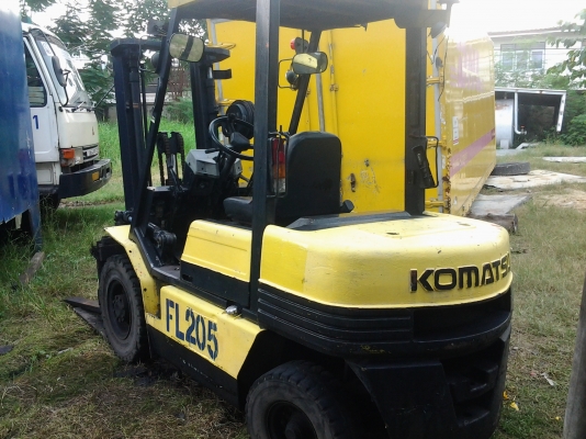 ต้องการขายรถโฟ๊คลิป2ตันครึ่งโคมัสซุเอฟดี25-11ขายตามสภาพพร้อมใช้ติดต่อด่วน