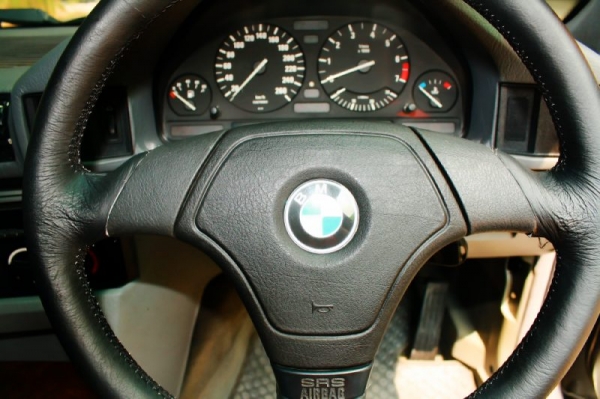 BMW SERIES 5 525i E34 big-nose AT ปี 1995 BMW SERIES 5 525i E34 big-nose AT ปี 1995