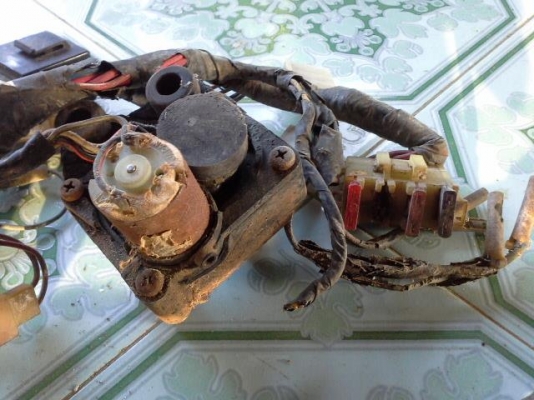 ขายกล่องไฟ Yamaha FZR400 และสายไฟเมน