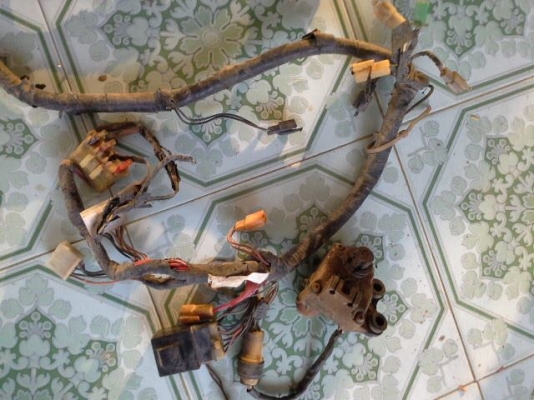 ขายกล่องไฟ Yamaha FZR400 และสายไฟเมน