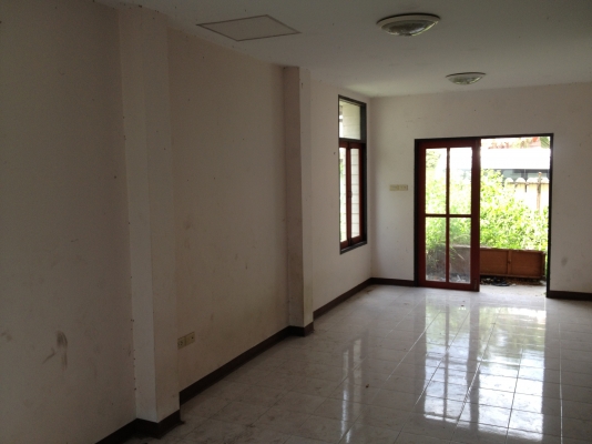 ขายทาวเฮ้าส์ จ.ชลบุรีครับ ขายทาวเฮ้าส์ จ.ชลบุรีครับ