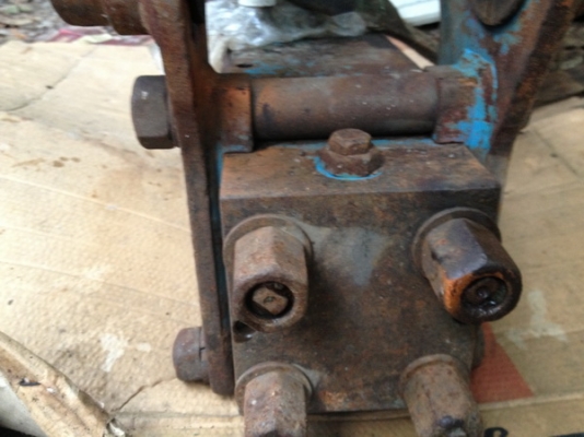 ขายหัวแย๊ก หัวเจาะกระแทกใส่รถขุด pc20-40 สภาพเดิมๆสวยๆ ขายหัวแย๊ก หัวเจาะกระแทกใส่รถขุด pc20-40 สภาพเดิมๆสวยๆ