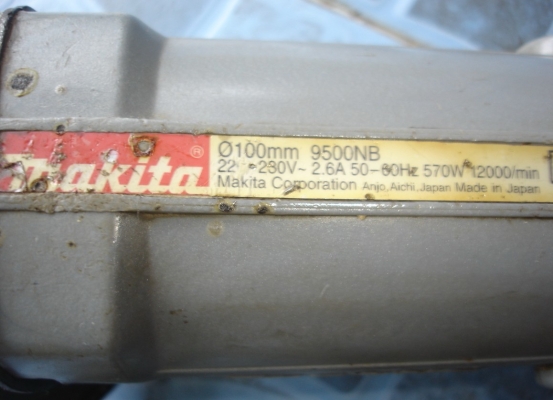 ขายเครื่องเจียรไฟฟ้า 4 นิ้ว Makita รุ่น 9500NB (570w.)