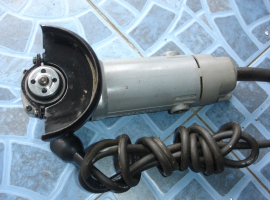 ขายเครื่องเจียรไฟฟ้า 4 นิ้ว Makita รุ่น 9500NB (570w.)