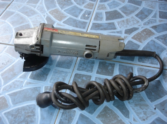 ขายเครื่องเจียรไฟฟ้า 4 นิ้ว Makita รุ่น 9500NB (570w.)