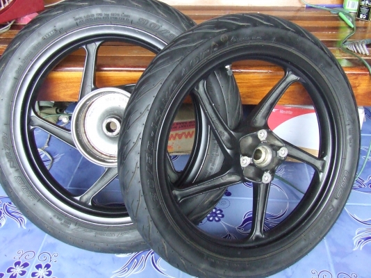 ขายล้อแม็กมอไซค์ฮอนด้าแท้คู่ตัว ซื้อรถมาแล้วถอดเปลี่ยนเป็นแบบซี่รวดตามแบบฉบับวัยรุ่น