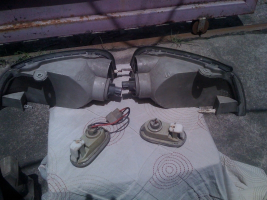 **ขาย** ไฟมุมขาว+ไฟแก้มขาว CK2(มิตซูท้ายเบนซ์) Stanleyแท้ สภาพสวยๆ กริ๊บๆ **ขาย** ไฟมุมขาว+ไฟแก้มขาว CK2(มิตซูท้ายเบนซ์) Stanleyแท้ สภาพสวยๆ กริ๊บๆ