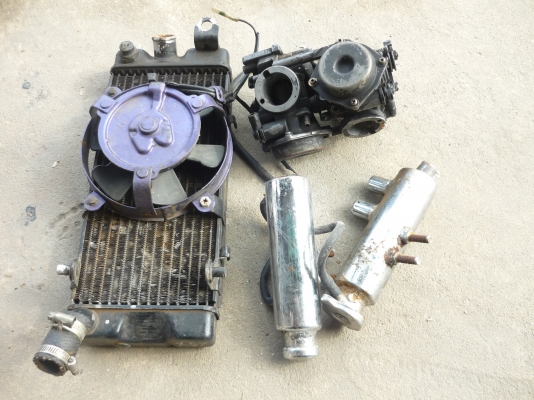 ขายถูกให้หมดเลยเครื่อง HONDA Bros 400cc.พร้อมอะไหล่หลายรายการ 15,000