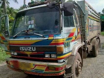 ขายรถบรรทุกสิบล้อดั๊มพ์ Isuzu นางฟ้าแท้  เครื่อง195 แรง 2เพลา ดั๊มพ์มิเนียมทะเบียนพร้อม