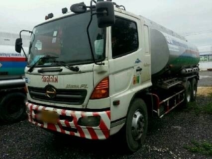 ขายรถสิบล้อบรรทุกน้ำมัน HINO euro2 เครื่อง 235 turbo ปี 47 โหลดล่าง 1 เพลา ขนาดบรรจุ 16,000ลิตร