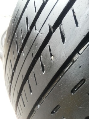 ขายยาง205/70/15 ปี12/3เส้นปี11/1เส้น BRIDGESTONE DURAVIS R611 1 ชุด