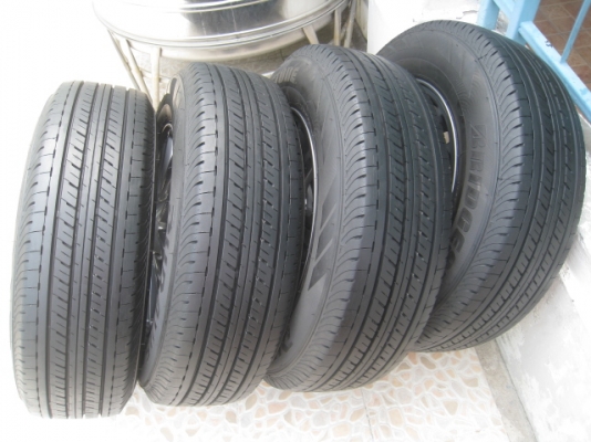 ขายล้อแม็ก All new Isuzu d-max สีรมดำ ป้ายแดง 16"x6.5" et41 6รู139.7 +ยาง Bridgestone duravis 215/70r16 ยางผลิตสัปดาห์ที่ 7-1 เส้น, 8-3 เส้น ปี13 ตุ่มที่หน้ายางมีอยู่ทุกเส้นใช้ 5xx km ขายทั้งชุด 16,900 บาทครับ สนใจติดต่อเล็กคลองสาม (081-3747940)