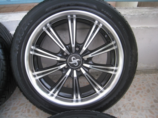 ขายล้อแม็กมือสอง dp 17"x7.5" et40 5 รู 114.3 สีดำหน้าเงา + ยางผลิตสัปดาห์ที่ 10 ปี 10  สนใจติดต่อเล็กคลองสาม (081-3747940)