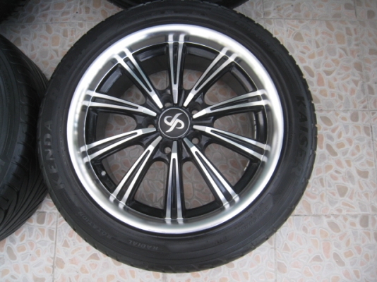 ขายล้อแม็กมือสอง dp 17"x7.5" et40 5 รู 114.3 สีดำหน้าเงา + ยางผลิตสัปดาห์ที่ 10 ปี 10  สนใจติดต่อเล็กคลองสาม (081-3747940)