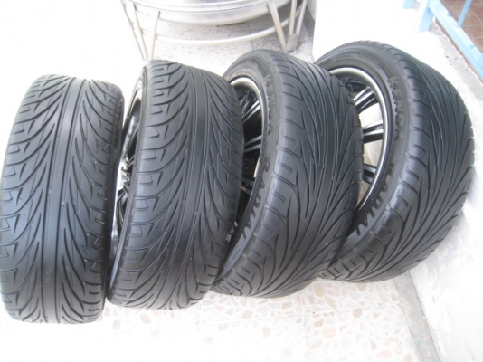 ขายล้อแม็กมือสอง dp 17"x7.5" et40 5 รู 114.3 สีดำหน้าเงา + ยางผลิตสัปดาห์ที่ 10 ปี 10  สนใจติดต่อเล็กคลองสาม (081-3747940)