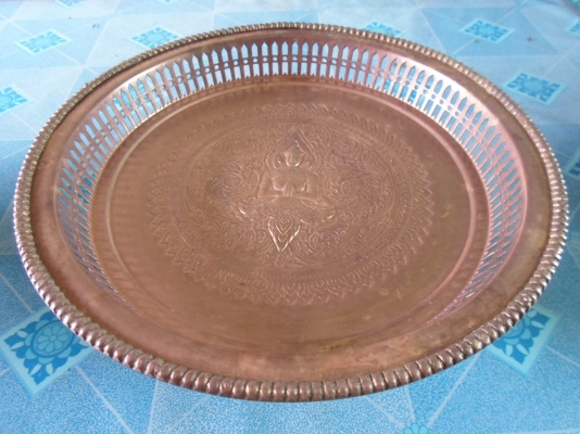 ถาดทองเหลือง ลายเทพพนม 3 ใบ 4,000  ติดต่อ  อ้อม  0898217996