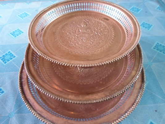 ถาดทองเหลือง ลายเทพพนม 3 ใบ 4,000  ติดต่อ  อ้อม  0898217996