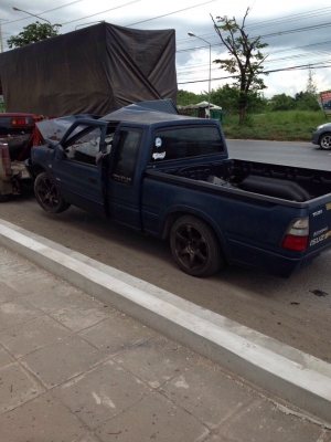 อีซูซุดราก้อนอายแคป เครื่อง2500 ปี2002 อีซูซุดราก้อนอายแคป เครื่อง2500 ปี2002