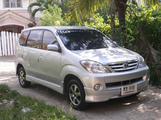 ขายรถครอบครัว TOYOTA AVANZA 1.3 S ตัวTOP Airbag ABS เกียร์ออโต้ ปี2005 สีบรอนซ์ ติดแก๊สหัวฉีด LPG
