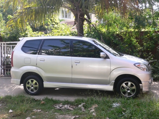 ขายรถครอบครัว TOYOTA AVANZA 1.3 S ตัวTOP Airbag ABS เกียร์ออโต้ ปี2005 สีบรอนซ์ ติดแก๊สหัวฉีด LPG