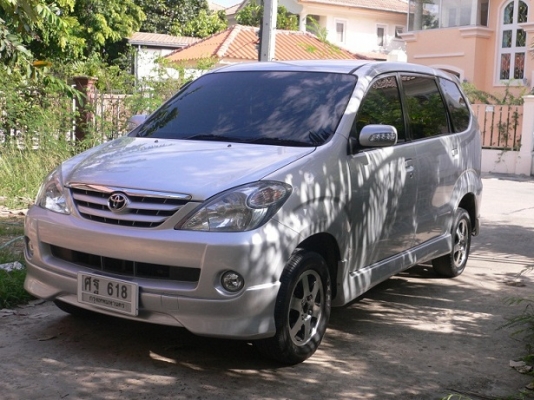 ขายรถครอบครัว TOYOTA AVANZA 1.3 S ตัวTOP Airbag ABS เกียร์ออโต้ ปี2005 สีบรอนซ์ ติดแก๊สหัวฉีด LPG