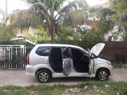 ขายรถครอบครัว TOYOTA AVANZA 1.3 S ตัวTOP Airbag ABS เกียร์ออโต้ ปี2005 สีบรอนซ์ ติดแก๊สหัวฉีด LPG