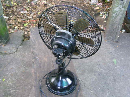 ขายพัดลมเก่า เก็บก็ได้ ใช้ก็ดี โชว์ก็สวย ลดเหลือ 1000.