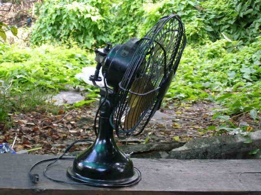 ขายพัดลมเก่า เก็บก็ได้ ใช้ก็ดี โชว์ก็สวย ลดเหลือ 1000.