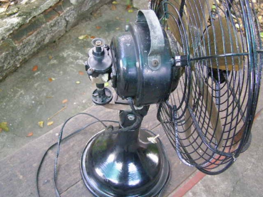 ขายพัดลมเก่า เก็บก็ได้ ใช้ก็ดี โชว์ก็สวย ลดเหลือ 1000.