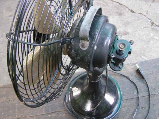 ขายพัดลมเก่า เก็บก็ได้ ใช้ก็ดี โชว์ก็สวย ลดเหลือ 1000.