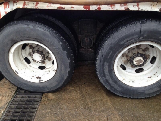 รถฮีโน่ 10 ล้อ ( รถน้ำมัน ) KT920 เปลื่ยนเครื่อง 187 แรงม้า. สนใจติดต่อ 081 - 6079515 รถฮีโน่ 10 ล้อ ( รถน้ำมัน ) KT920 เปลื่ยนเครื่อง 187 แรงม้า. สนใจติดต่อ 081 - 6079515