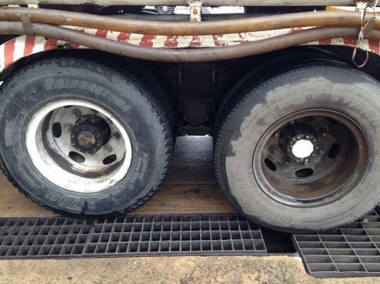 รถฮีโน่ 10 ล้อ ( รถน้ำมัน ) KT920 เปลื่ยนเครื่อง 187 แรงม้า. สนใจติดต่อ 081 - 6079515 รถฮีโน่ 10 ล้อ ( รถน้ำมัน ) KT920 เปลื่ยนเครื่อง 187 แรงม้า. สนใจติดต่อ 081 - 6079515